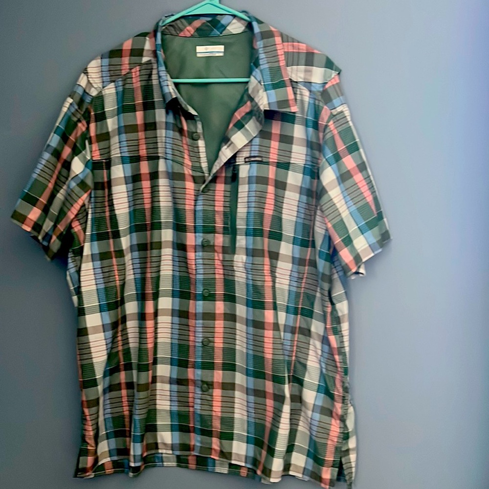 Columbia men’s plaid button down short sleeve shirt, size XL